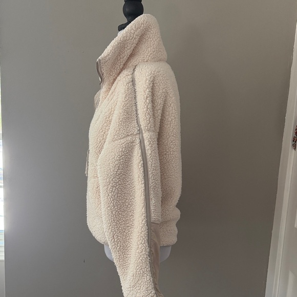Abercrombie & Fitch Cozy Cream Sherpa Pullover Small - Picture 2 of 5